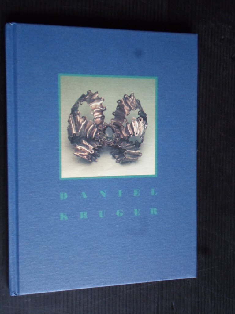 Joris, Yvonne G.J.M. voorwoord - Daniel Kruger,Vijf stenen en een kleine schijnbeweging, sieraden