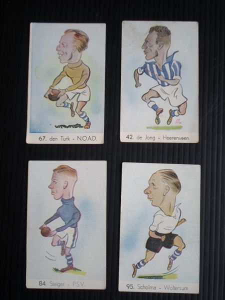  - Vier oude voetbalplaatjes