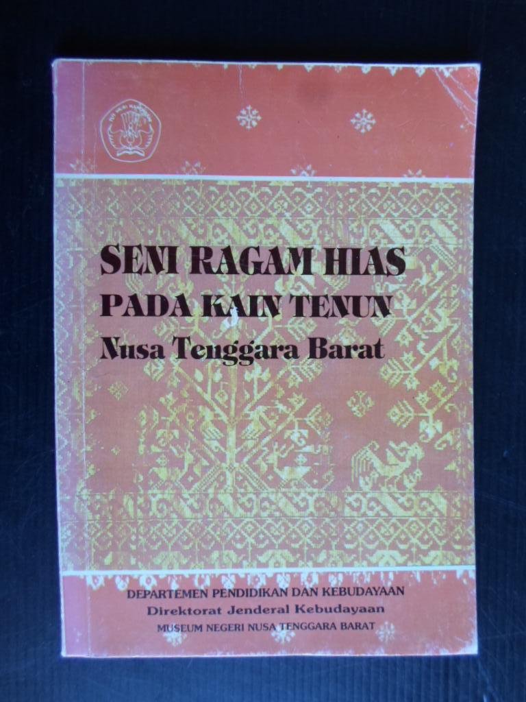 Herman, Drs.V.J. & Lalu Wacana, BA, Drs Lalu Wiramaya, Dra Sri Marlupi, Dahlan A.Malik, BA - Seni Ragam Hias, Pada Kain Tenun, Nusa Tenggara Barat
