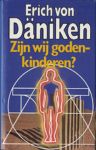 Daniken , Erich von . [ isbn 9789021837956 ] - Zijn  Wij  Godenkinderen  ? ( Met veel kleuren illustraties . )