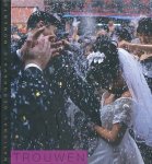 Bendavid-Val, Leah - Trouwen. Fotoboek over bruiloften in verschillend landen en culturen.