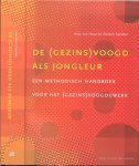 Hout, Anjo van en Spinder, Siemen - De (gezins) voogd als jongleur. Een methodisch handboek voor het (gezins)voogdijwerk
