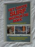Valk van den, Rudi - Het grote surf instruktieboek. 'Goede scholing, de beste start'. Alles over scholing, gedragscodes, vaarreglement, technieken.