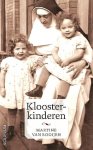 Rooijen , Martine van . [ isbn 9789055947492 ] - Kloosterkinderen . ( Het is 1933 als opa Luycx de eenjarige tweeling, Greetje en Martje, naar het rooms-katho­lieke wees- en armenhuis brengt. Twintig jaar later staan de meisjes met hun koffertje op straat, klaar om de maatschappij in te stappen. -