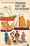 Voort , Dr.J.P. van de - Vissers van de Noordzee (Het Nederlands vissersbedrijf in geschiedenis en volksleven) , 140 pag. softcover , goede staat