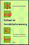 Toorn-Schutte ,  Jenny van der . [ ISBN 9789053526057 ] - Cultuur en Tweedetaalverwerving . ( Een taalkundig-antropologische vergelijking tussen Oost en West . ) Waarom is het voor veel allochtonen, en dan met name de zogenaamde nieuwkomers, zo moeilijk om Nederlands te leren? -