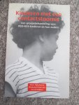 Dijkshoorn , Peter / Welmoed Pietersen / Gerard Dikken - KINDEREN MET EEN CONTACTSTOORNIS ; een groepsbehandeling voor PDD-NOS-kinderen en hun ouders