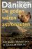 Daniken , Erich von . [ isbn 9789024544936 ] 2126 - De Goden Waren Astronauten  . ( Het ware verhaal van de hemelse oorlog . ) Oorlog in de hemel. Bijna elke wereldreligie heeft er een verhaal over. Jodendom, christendom en islam hebben een gemeenschappelijke oorsprong, maar wat te zeggen van de , -