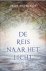 Hiddinga , Jaap . [ isbn 9789020203493 ] 3424 - De Reis naar het Licht . ( Vanuit geestelijke zijde wordt ons een diep inzicht gegeven over de constante ontwikkeling van de mens. ) De geestelijke begeleiders van de mensheid over de grote tijdscycli, de geschiedenis van de mensheid en -