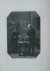 C.L. van Kesteren naar A. Artz - Originele staalgravure Pieter van Musschenbroeck en Andreas Cunaeus met een Leidse fles