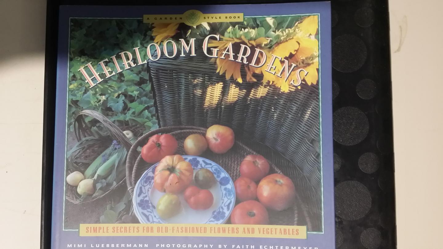 Luebbermann, Mimi and Echtermeyer, Faith - Heirloom Gardens. Simple secrets for old-fashioned flowers and vegetables.