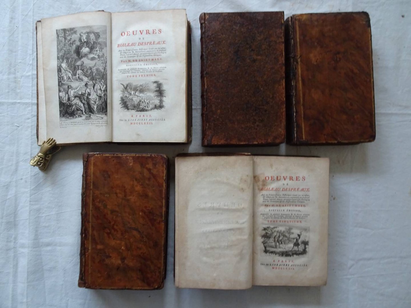 Saint-Marc, M. de. - Oeuvres de Boileau Despréaux. Avec des eclaircissemens historiques donnés par lui-même, & rédigés par M. Brossette; augmentées de plusieurs pieces,tant de l'auteur, qu'ayant rapport à ses ouvrages; avec des remarques & des dissertations cri...