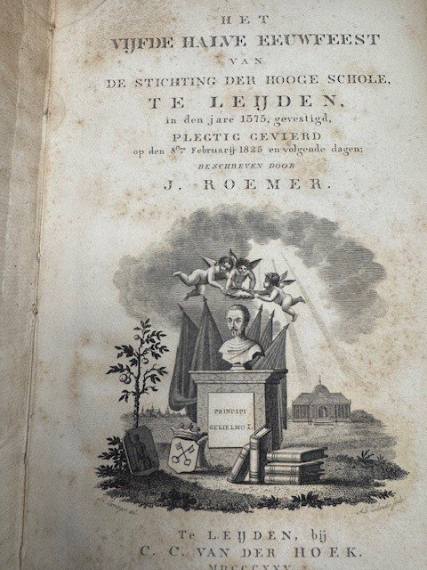 ROEMER, J., - Het vijfde halve eeuwfeest van de stichting der Hooge schole te Leijden (…) plegtig gevierd.