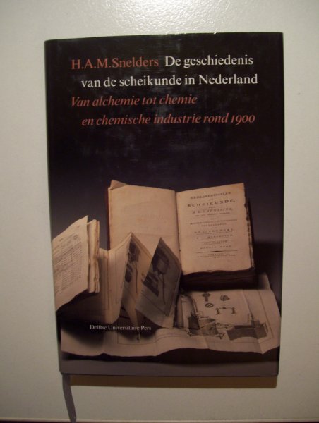 Snelders, H.A.M. - De geschiedenis van de sheikunde in Nederland - Van alchemie tot chemie en chemische industrie rond 1900