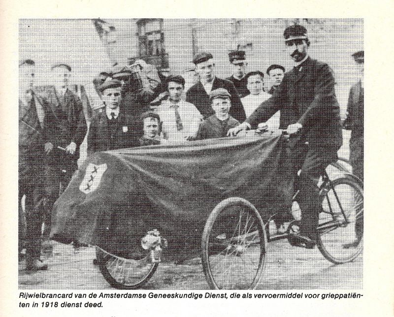 Gooijer, A.C. - 65 JAAR GELEDEN: DE SPAANSE GRIEP VAN 1918 - De Spaansche griep komt - Gij behoeft niet te klagen