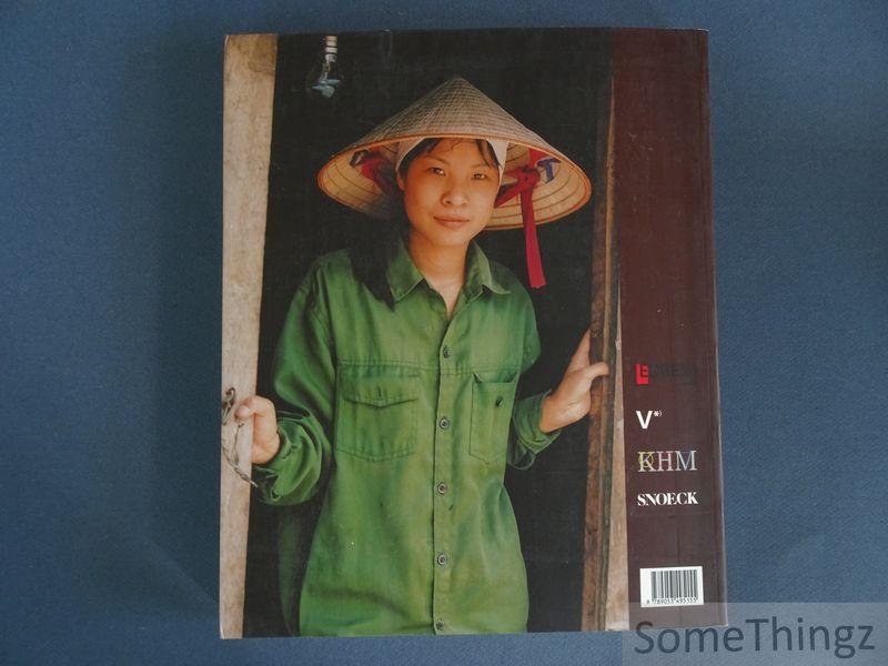 Lambrecht, Miriam und Christian Schicklgruber. - Faszination Vietnam. Götter, Helden, Ahnen. Austellungskatalog.