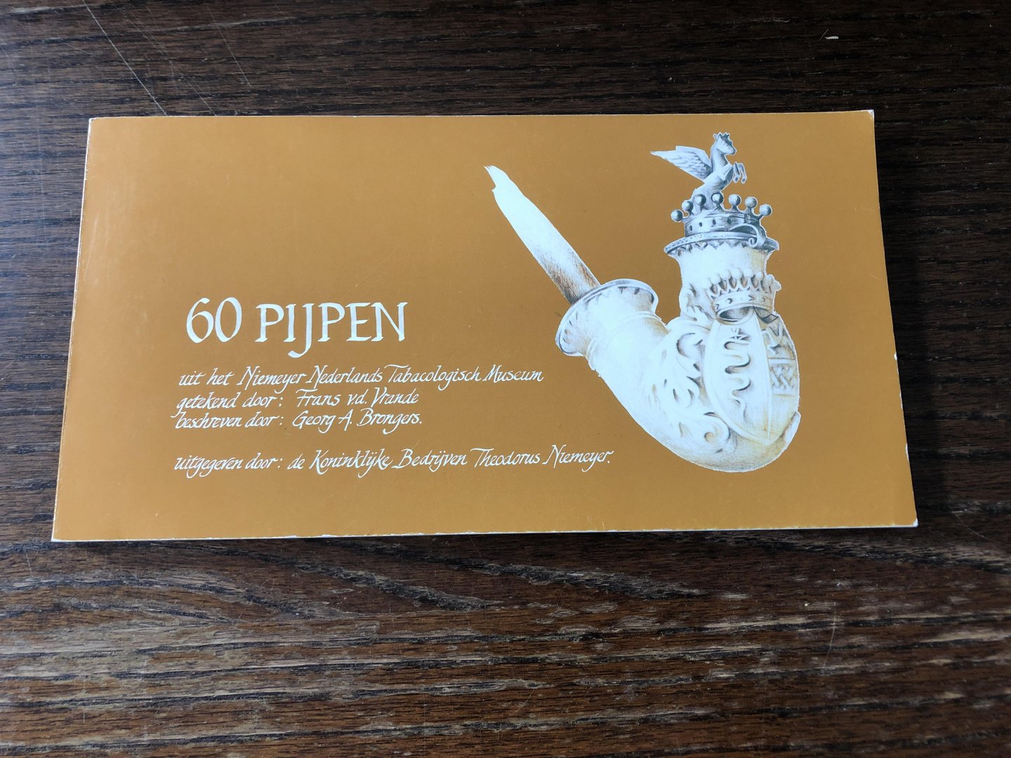 Georg A. Brongers - 60 Pijpen uit de collectie van het Niemeyer Nederlands Tabacologisch Museum