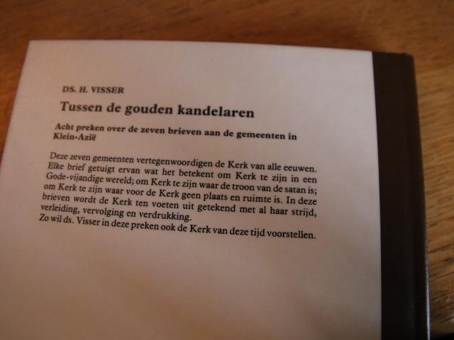Visser, Ds. H. - Tussen de gouden kandelaren ( in 2 uitvoeringen)