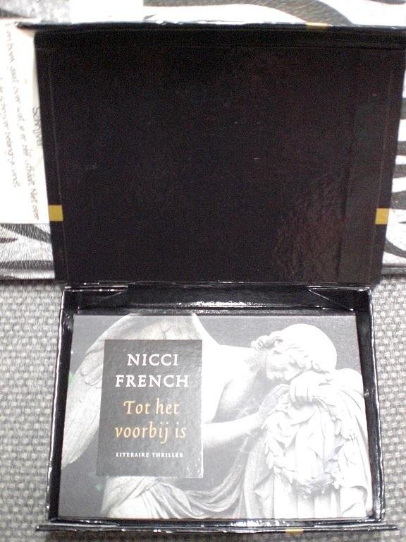 French, Nicci - Tot het voorbij is Dwarsligger 35 in luxe doosje.