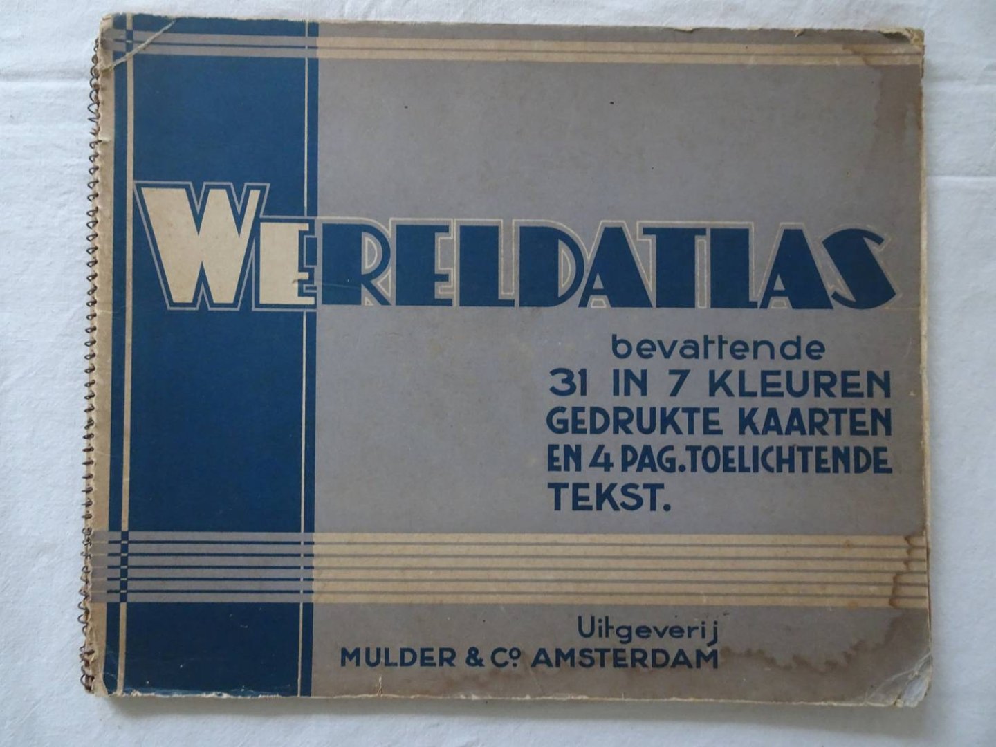 No author. - Wereldatlas, bevattende 31 in 7 kleuren gedrukte kaarten en 4 pag. toelichtende tekst.