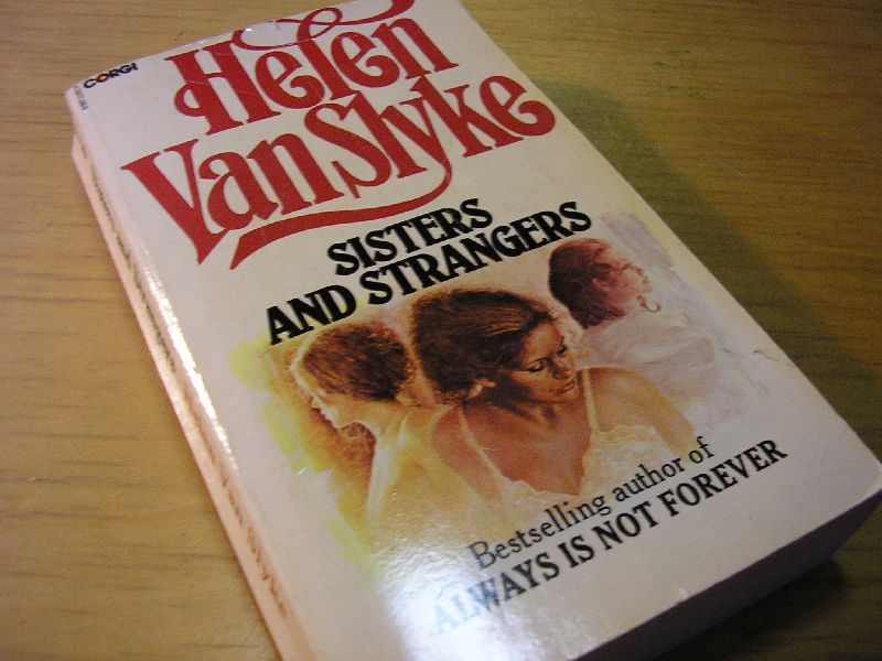 Slyke van, Helen - Sisters and Strangers (English edition)