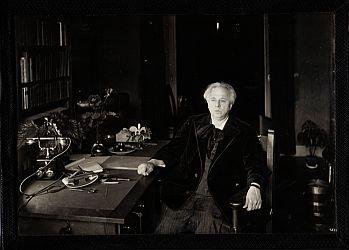 QUERIDO, Is. - Originele foto achter glas in lijst.