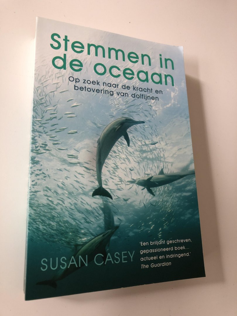 Casey, Susan - Stemmen in de oceaan / op zoek naar de kracht en betovering van dolfijnen