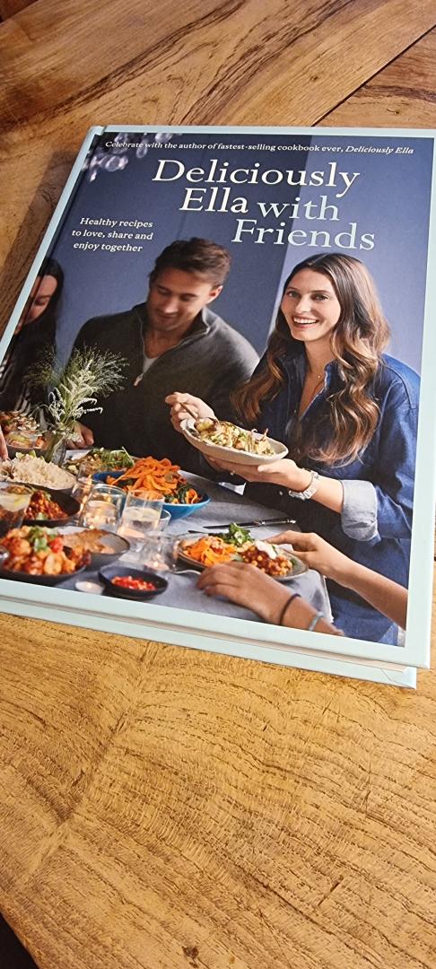 Mills (Woodward), Ella - Deliciously Ella with Friends / Healthy Recipes to Love, Share and Enjoy Together