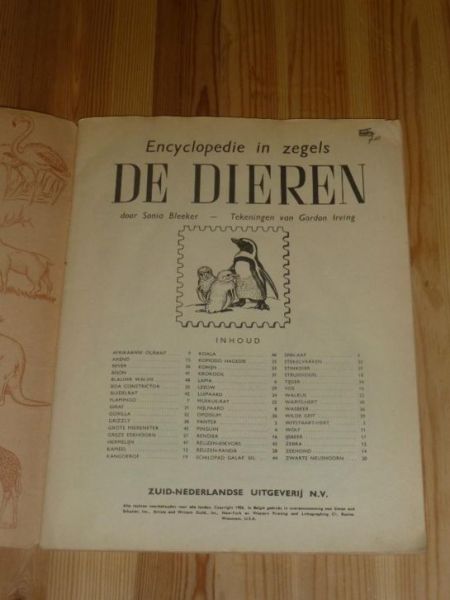 Bleeker, Sonia en Irving, Gordon (tekeningen - Encyclopedie in zegels. De Dieren ... 48 zegels in kleurenen 48 bladzijden met teksten en tekeningen om zelf te kleuren ... COMPLEET MET PLAATJES