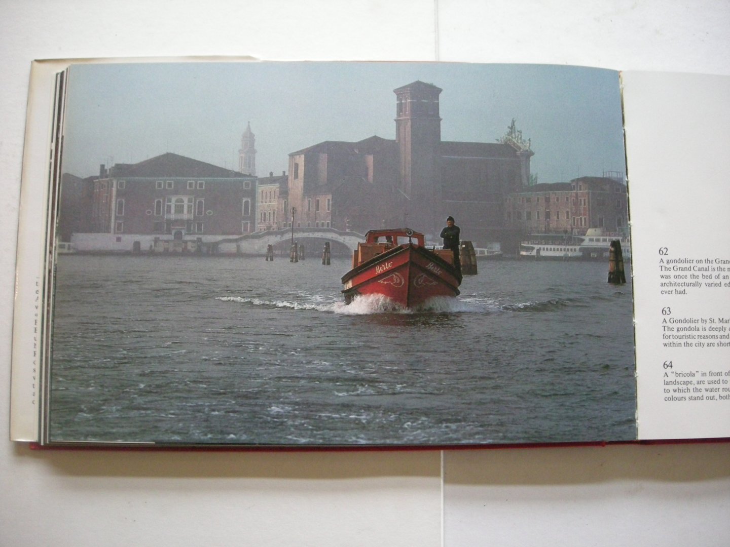 Roiter, Fulvio, photographer, Zanzotto, Andrea, text / Rowdon, M., vert. It./Eng. - Essere Venezia - Living Venice