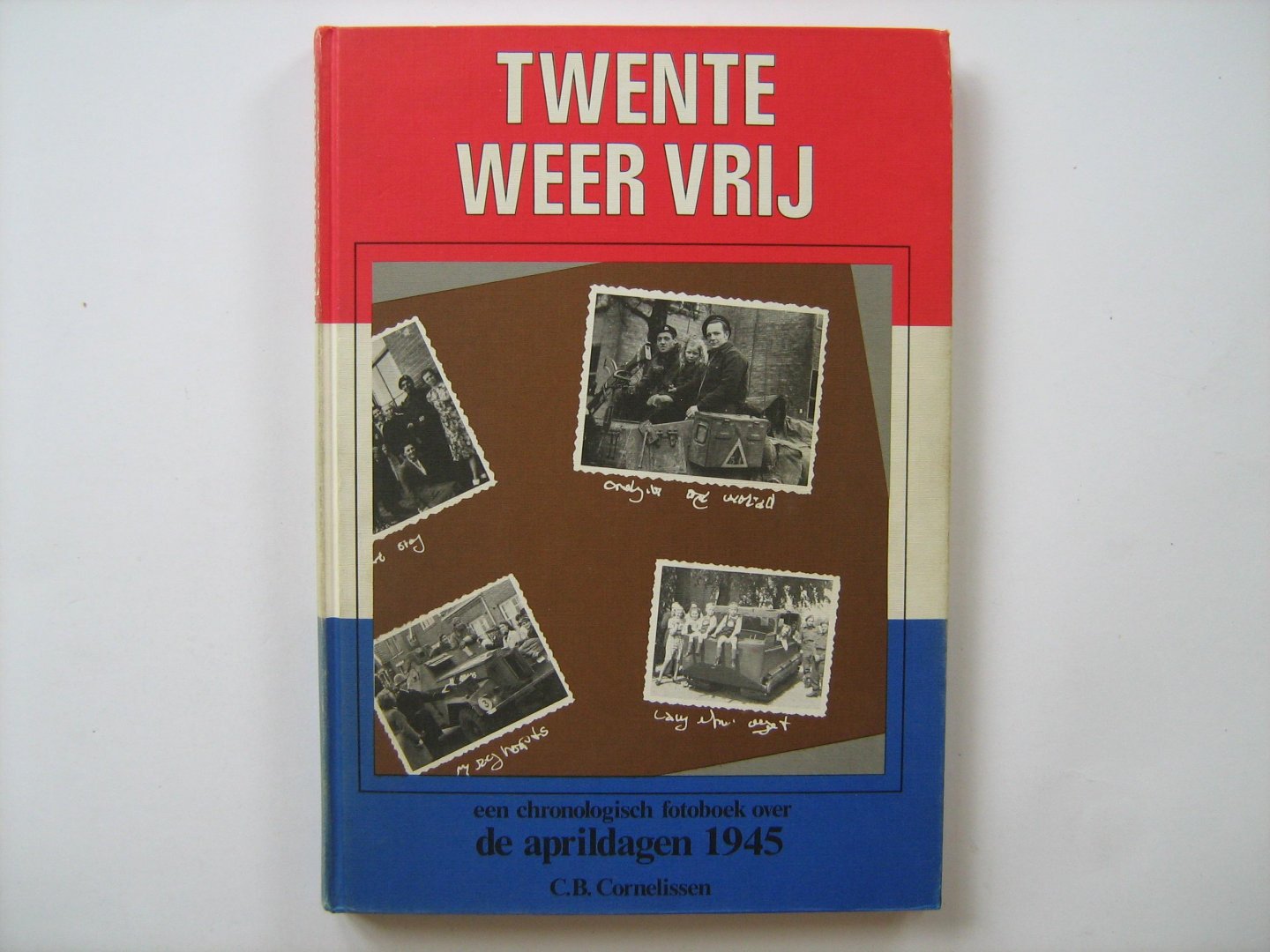 Cornelissen, C.B. - Twente weer vrij. Een chronologisch fotoboek over de aprildagen 1945 - TWENTHE