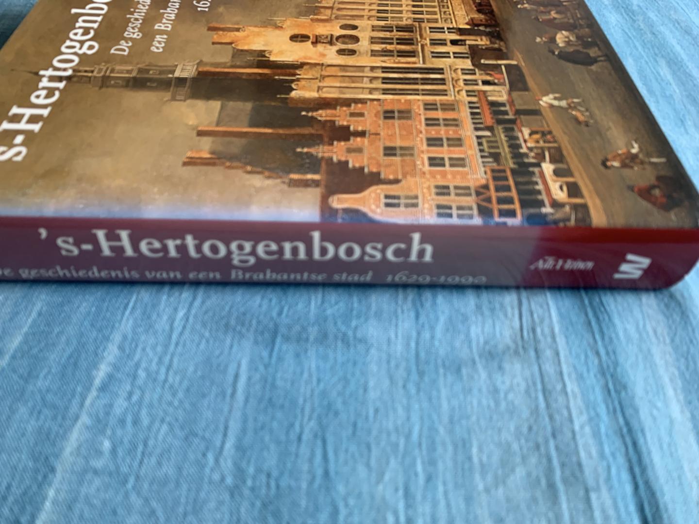 Vos, A. (voorzitter redactie) - 's-Hertogenbosch. De geschiedenis van een Brabantse stad 1629-1990. Incl. bijlage.