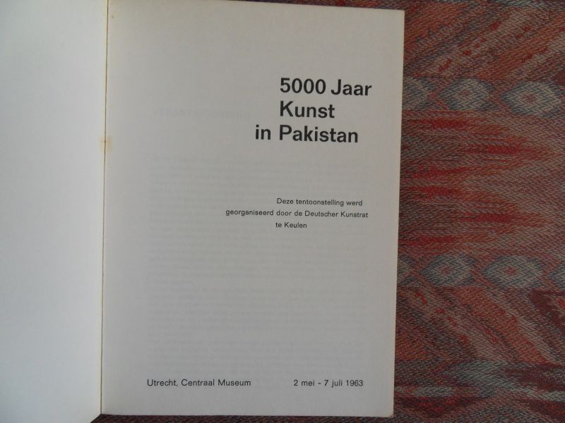 Houtzager, dr. M.E. [ Nederlandstalige inleiding ]. - 5000 Jahre Kunst in Pakistan.