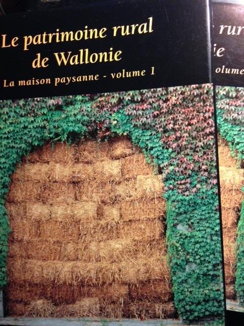 Genicot, Luc-Francis (red.) - 2 Delen in 1 koop: Le patrimoine rural de Wallonie. La maison paysanne. Volume 1. Des modèles aux réaliyés et Volume 2. Portefeulle d'architecture régionale