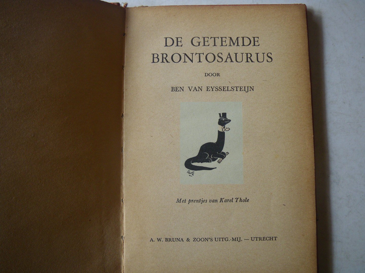 Eysselsteijn, Ben van - De getemde brontosaurus. (Prentjes van Karel Thole)