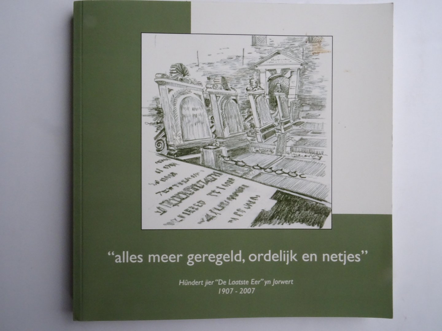 Bildt, Douwe de en Dyj, Siebren. - Alles meer geregeld, ordelijk en netjes. Hundert jier "De laatste Eer" yn Jorwert . 1907-2007.