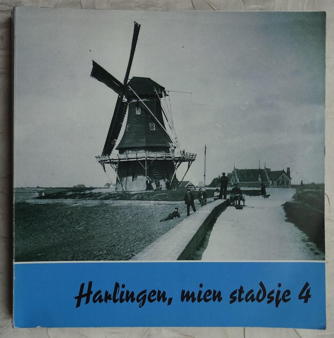 Redactie 'Oud Harlingen' - Harlingen, mien stadsje 4 [ isbn 9789070886431 ]