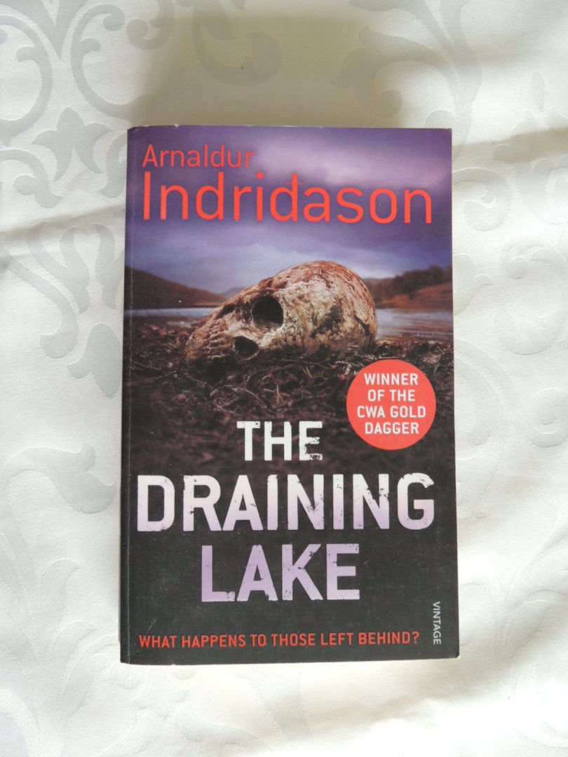 Indridason, Arnaldur - The Draining Lake - Outrage, Murder in Reykjavik