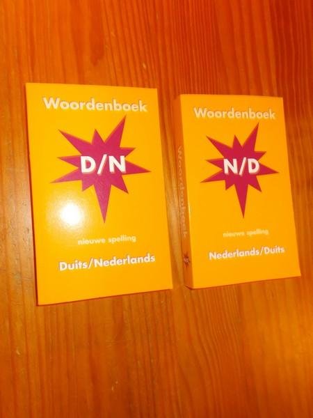 red. - Woordenboek Nederlands / Duits. Duits / Nederlands.