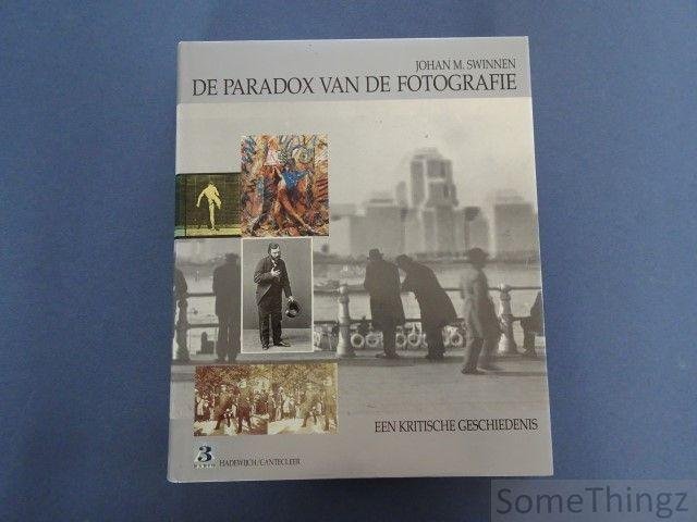 Swinnen, Johan M. - De paradox van de fotografie: een kritische geschiedenis. [Met opdracht van de auteur.]