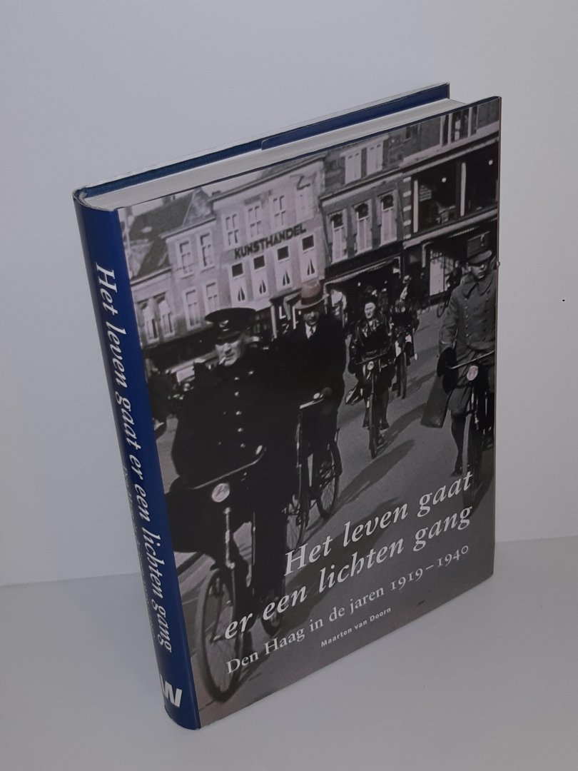 Doorn, Maarten van - Het leven gaat er een lichten gang. Den Haag in de jaren 1919-1940