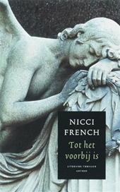 French, Nicci  Vertaald door Irving Pardoen  Omslagontwerp Studio Jan de Boer - Tot het voorbij is