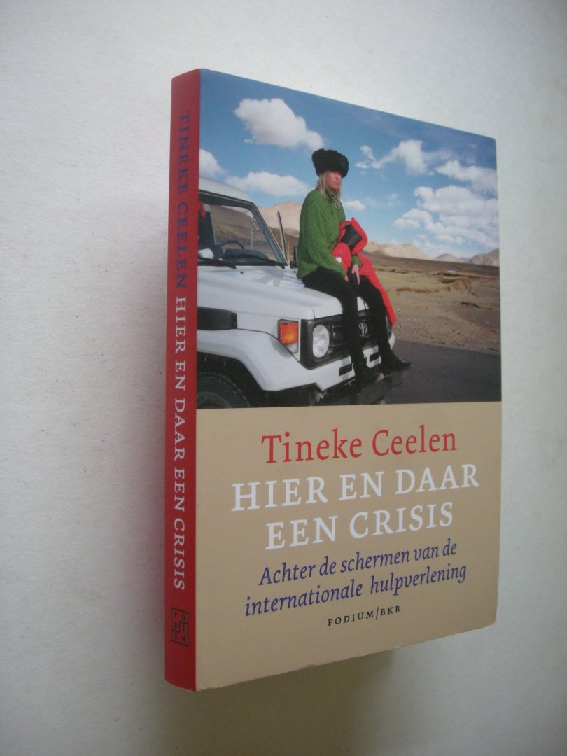 Ceelen, Tineke - Hier en daar een crisis. Achter de schermen van de internationale hulpverlening.  + Voorproefje 2 verhalen (55pp)