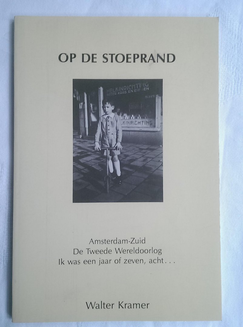 Kramer, Walter en Overeem, Brand (foto's) - Op de stoeprand. Amsterdam-Zuid. De Tweede Wereldoorlog. Ik was een jaar of zeven, acht...