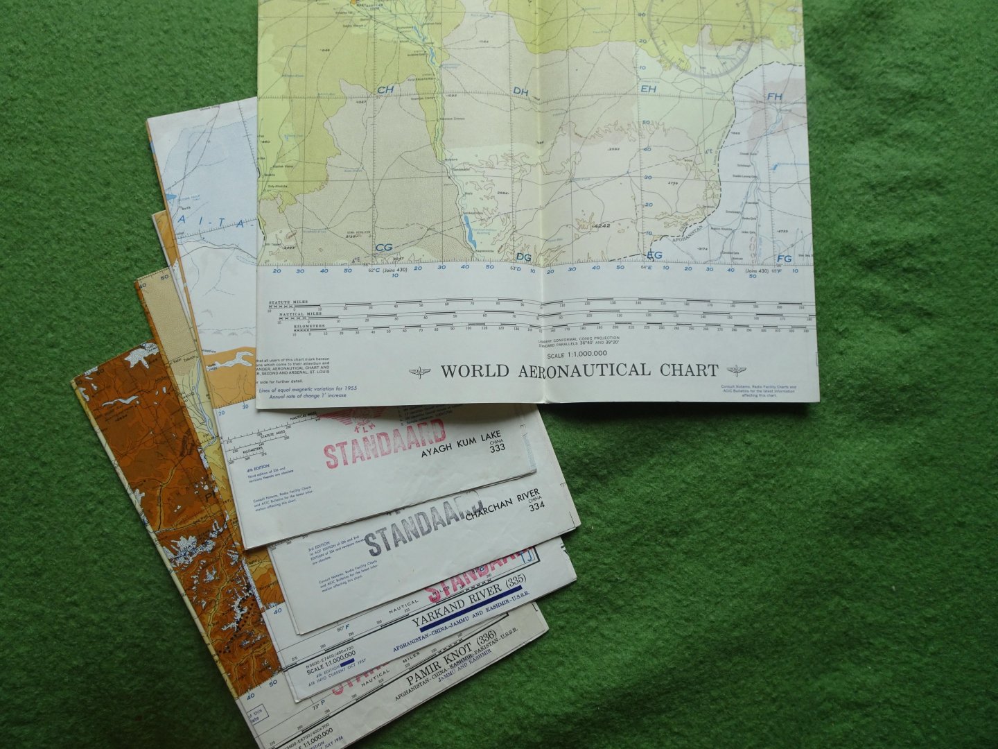  - 19 x WORLD AERONAUTICAL CHART For specification, see pictures.