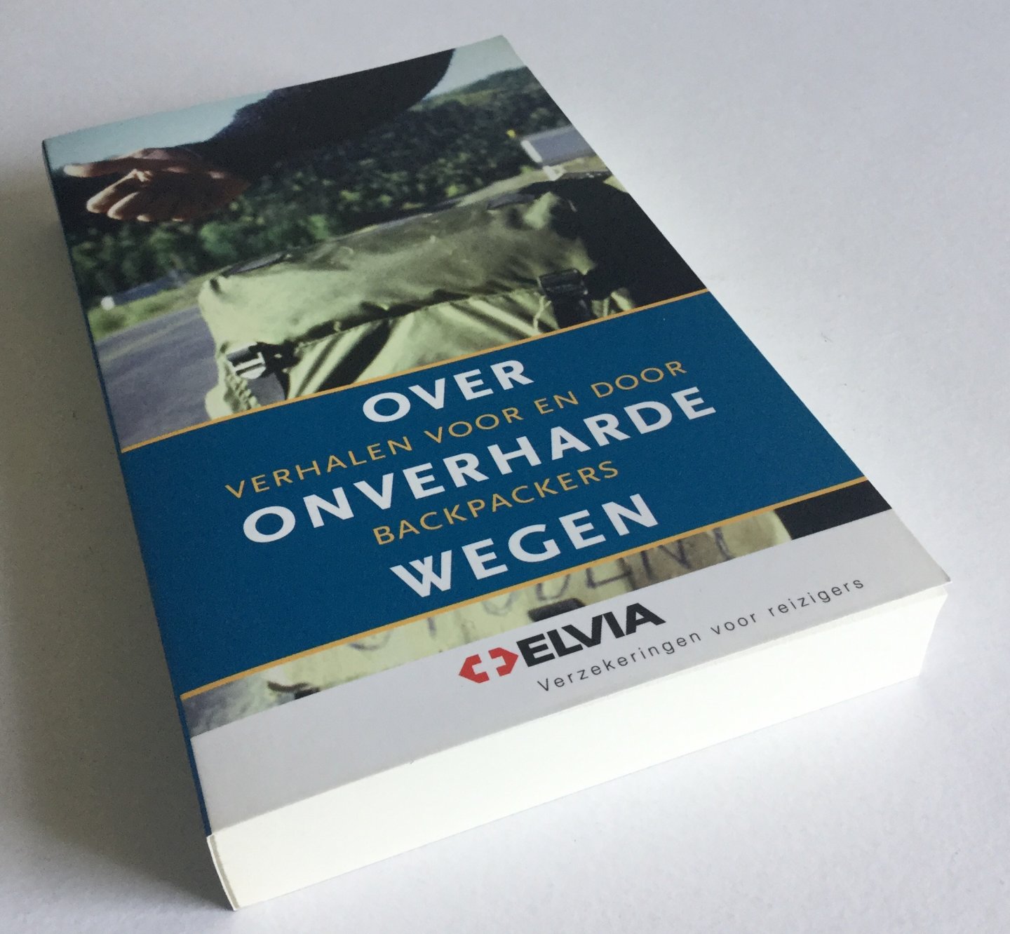 Weenink, A. / Croon, H. de - Over onverharde wegen - verhalen voor en door Backpackers