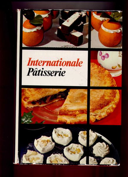 BICKEL, WALTER met medewerking van wereldberoemde patissiers & W. DE JONG, J. LEYEN en L.M.A. VAN PAREREN-BLES (Nederlandse bewerking) - Internationale Pâtisserie - Gebak, bonbons, suikergoed, nagerechten, ijs, pikante hapjes, snacks BICKEL, WALTER met medewerking van wereldberoemde patissiers & W. DE JONG, J. LEYEN en L.M.A. VAN PAREREN-BLES (Nederlandse bewerking) - Internationale Pâtisserie - Gebak, bonbons, suikergoed, nagerechten, ijs, pikante hapjes, snacks