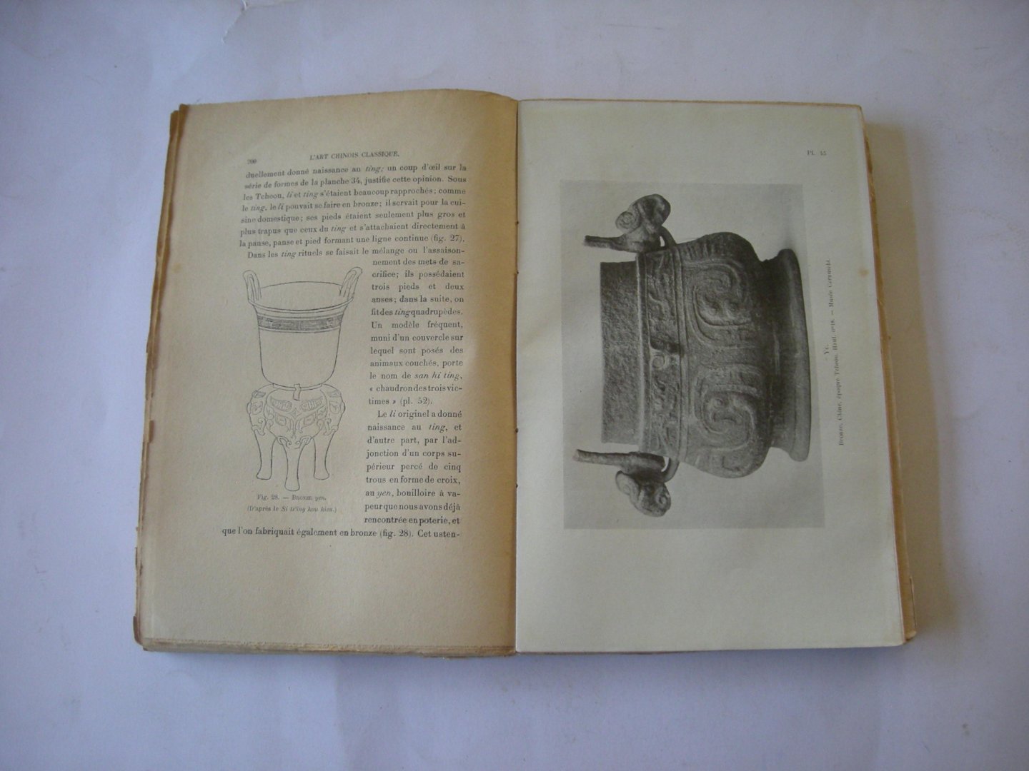 d'Ardenne de Tizac, H. - L'Art Chinois Classique. Oeuvrage illustre de 30 gravures dans le texte et 162 gravures hors texte