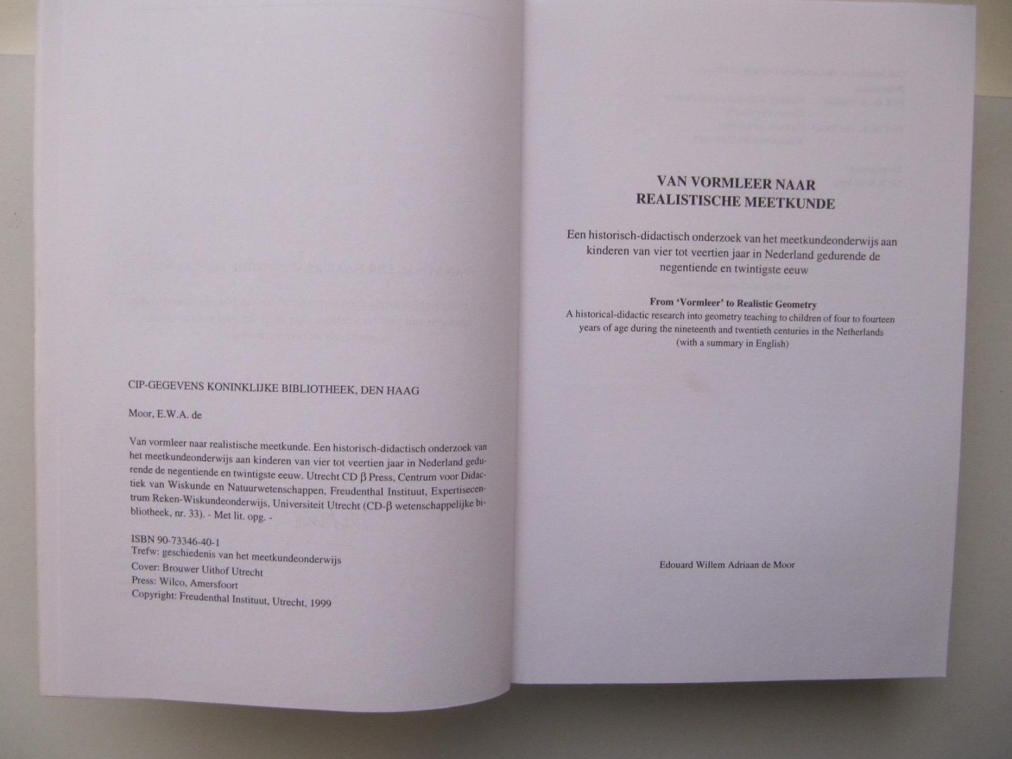 Moor, E.W.A. de - Van vormleer naar realistische meetkunde + 3 inlegvellen (tijdbalken) / druk 1
