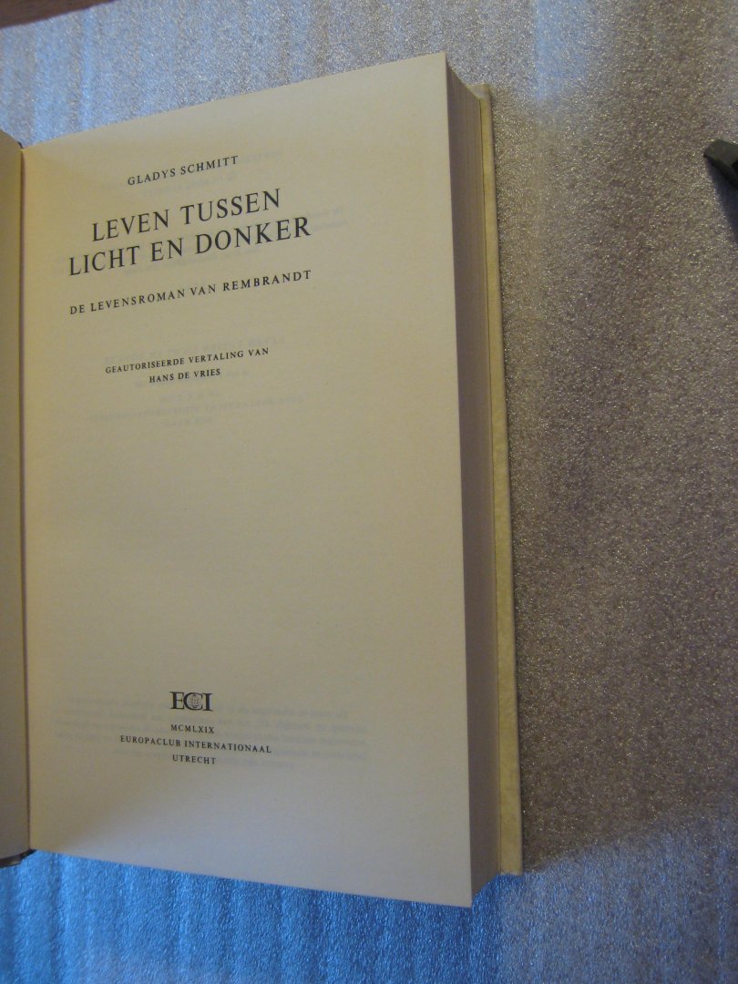 Schmitt, Gladys - Leven tussen licht en donker / de levensroman van Rembrandt